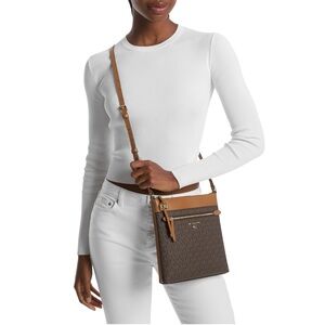 Michael Kors Jet Set Messenger Flat Crossbody